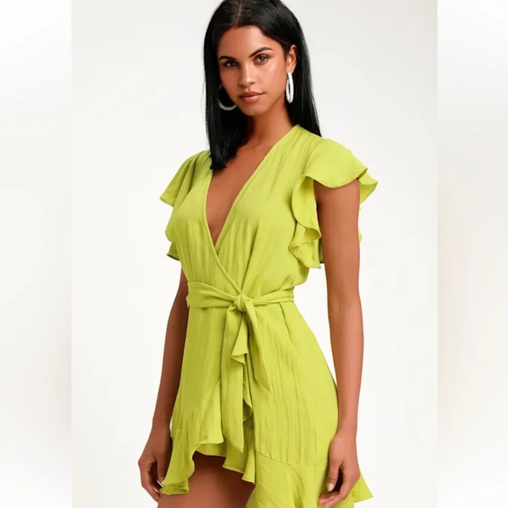 LULU’S SUNNY DAYS AHEAD V-NECK LIME GREEN RUFFLED WRAP MINI DRESS SIZE SMALL